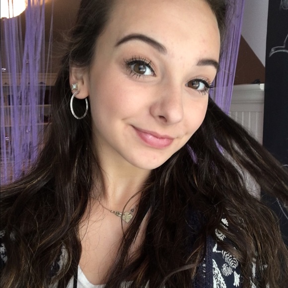 Meet your Posher, Izzy - Picture 1 of 1