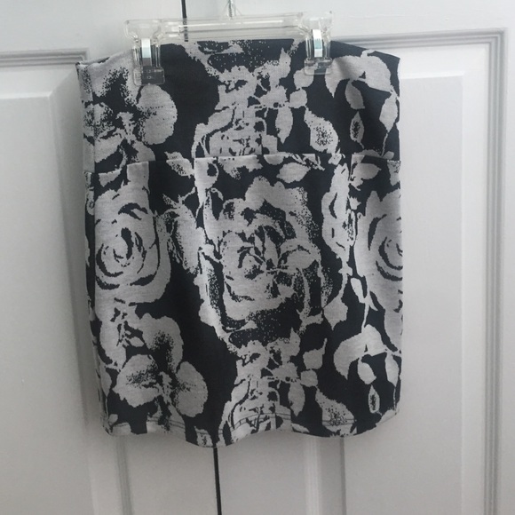Fancy Floral Pencil Skirt