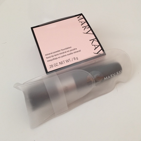 Mineral Powder Foundation (brush not included)