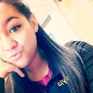 Meet your Posher, Kayla