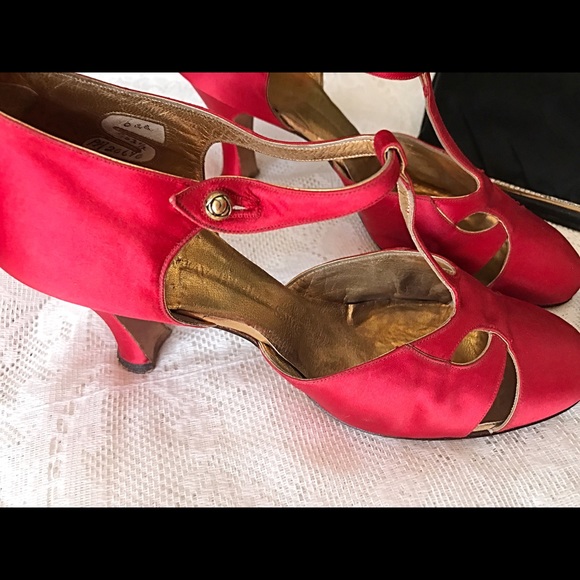 SOLD❤️HP 6/1!!❤️Vintage 1930s satin - Picture 2 of 7