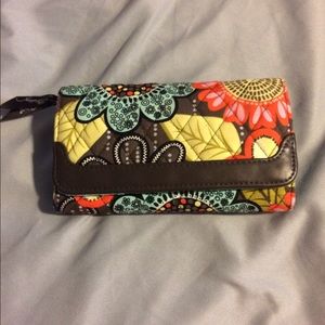Sleek and Chic Wallet in Flower Shower