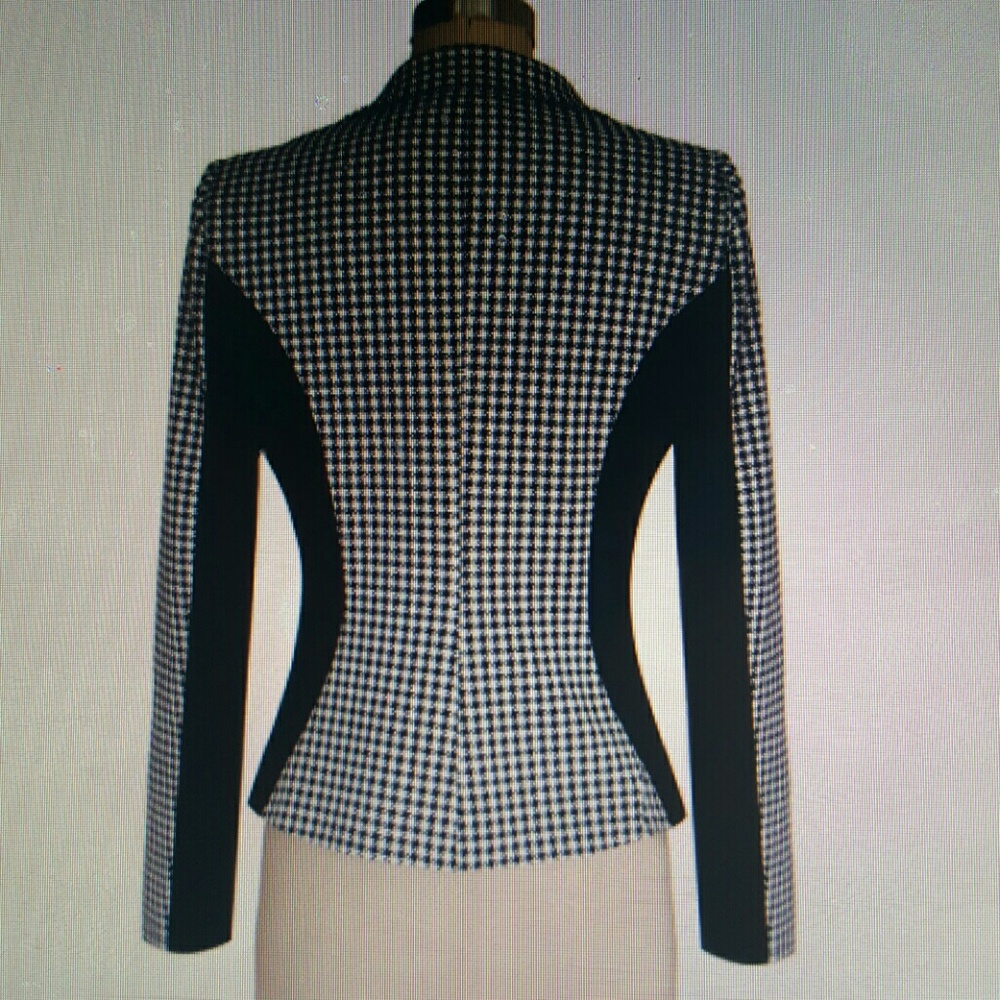 Women's/Junior's Tahari Blazer