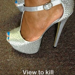 Silver high heel pumps