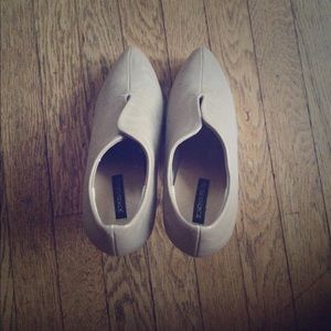 Cute classic Beige Pump