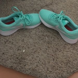 Brand new nikes only worn once