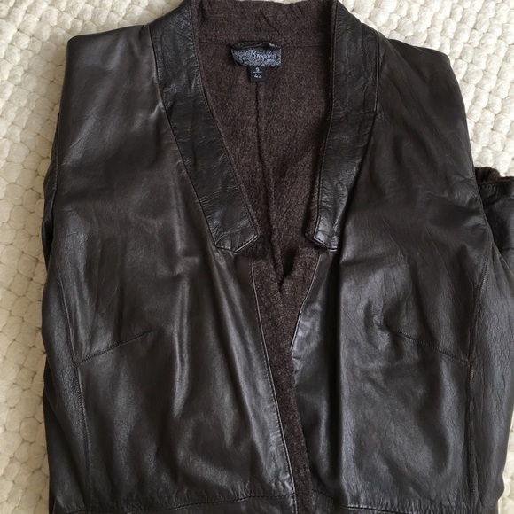 Ladies Jacket. - Picture 3 of 4