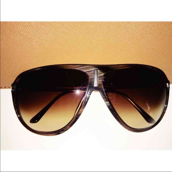 Versace Aviator... Perfect for this Summer 👙☀️😎