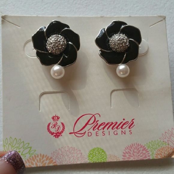 NWT Premier Designs black flower & pearl earrings
