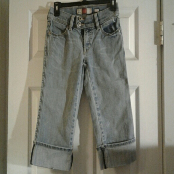 Cute capri/ boyfriend fit jeans