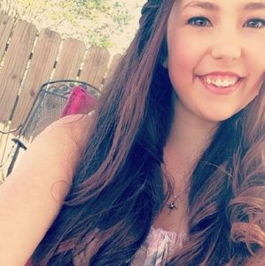 Meet your Posher, Chloe