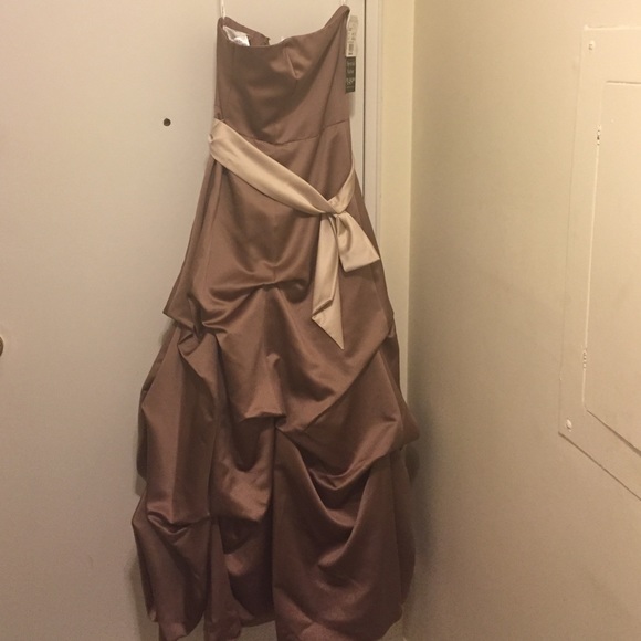 NWT Davids Bridal Gown - Picture 1 of 3