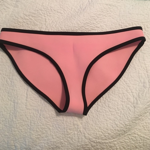 Triangl pink bottoms - Picture 1 of 3
