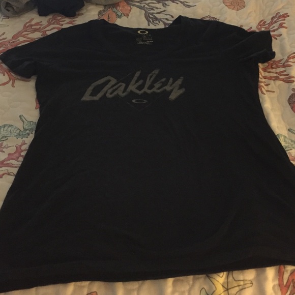 Oakley tshirt large