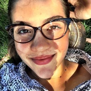 Meet your Posher, Debora