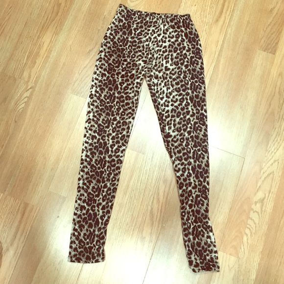 Leopard fleece-lined leggings