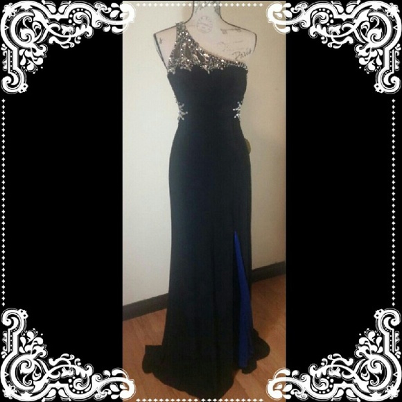 NWT size 6 beautiful black dress