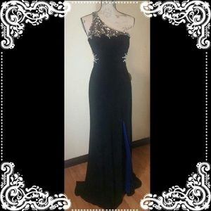 NWT size 6 beautiful black dress