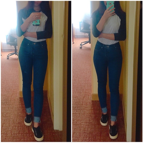 ❗️SOLD❗️NWOT Levi's high waisted jeans - Picture 2 of 4
