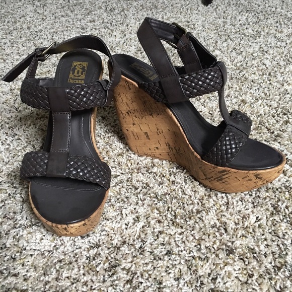 Brand new dark brown sandal wedges