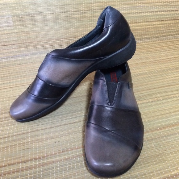 Luxurious leather loafers from Pikolinos. - Picture 1 of 4