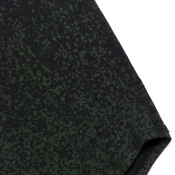 💳SOLD🛍 LULULEMON Rival Tee Black Green Splatter - Picture 3 of 4
