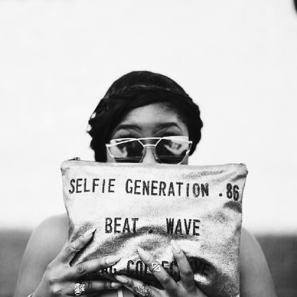 Accessories | Silver mirror cat eye sunnies - Picture 2 of 3