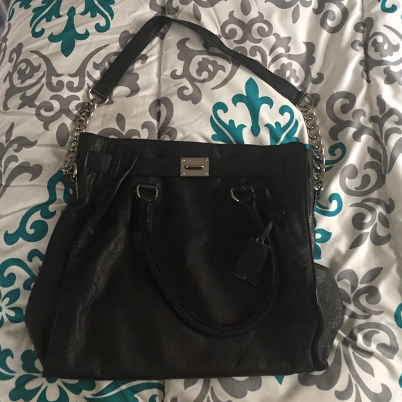 Michael Kors Handbags - Michael Kors Hamilton Tote