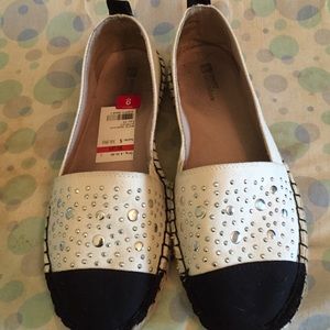 White mountain cute flats! Size 8