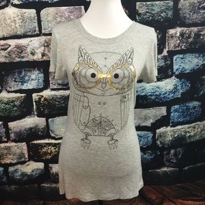 Grey owl tee size large