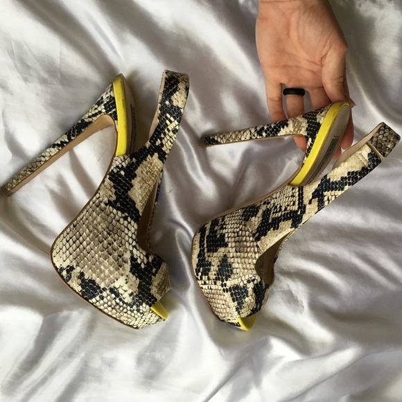 Steve Madden Snake Skin Pumps