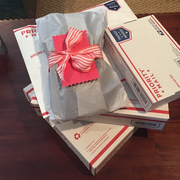 It looks like Christmas!!📦🎀 - Picture 1 of 1