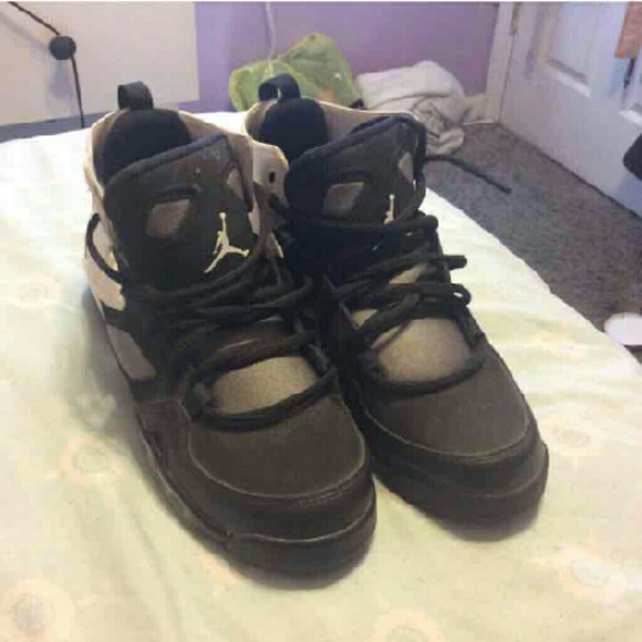 Jordan's sz 6.5 Y
