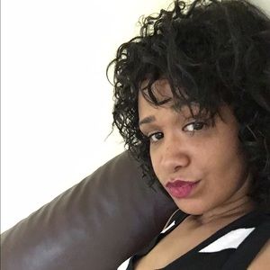 Meet your Posher, Damaris