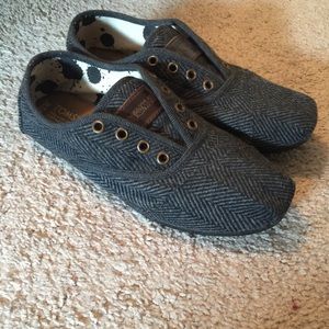 Toms women's gray herringbone shoe design 7.5