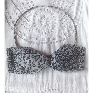Victoria's Secret swimsuit top.  SZ SMALL
