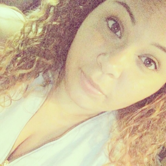 Meet your Posher, Kayla - Picture 1 of 1