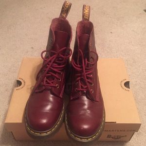 Wine dr Martens