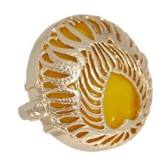 ISO Kendra Scott Claire Rings - Picture 3 of 4