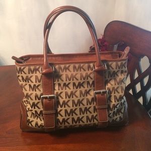 MK Micheal Kors large top zip multi function tote