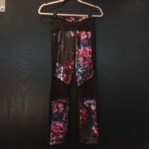 Lulu Lemon size 4 floral black leggings capris A+