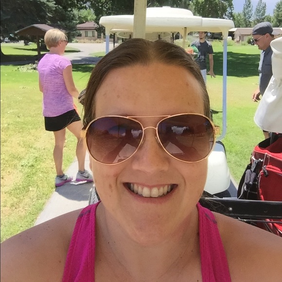 Meet your Posher, Shelley - Picture 1 of 1