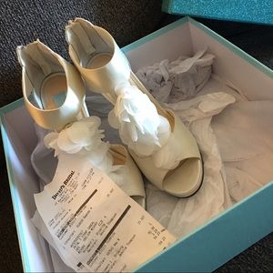 Size 6 NEVER BEEN WORN Betsy Johnson shoes