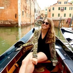 Meet your Posher, Rebecca