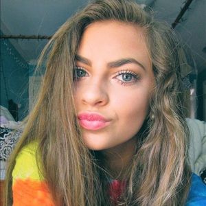 Meet your Posher, Cecelia