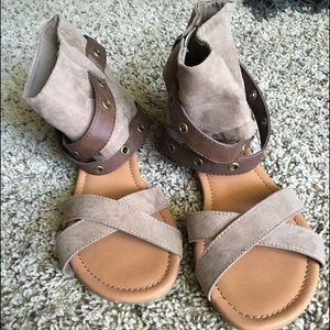 American Eagle Sandals