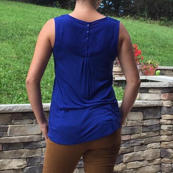 Merona size M sleeveless blue top
