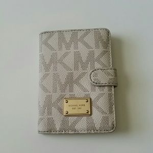 Michael Kors Cream Wallet