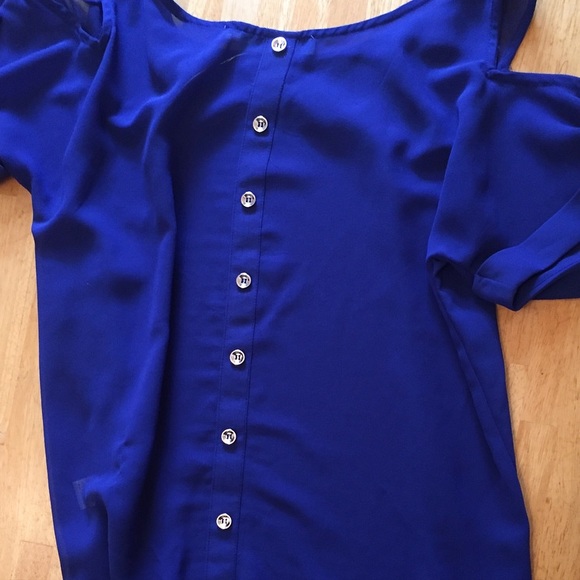 Francesca's Blue top w/ buttons down the back - Picture 2 of 4