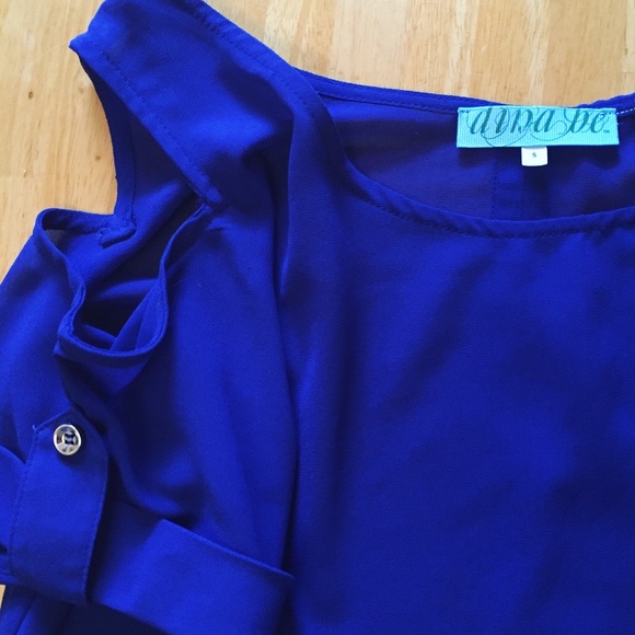 Francesca's Blue top w/ buttons down the back - Picture 3 of 4